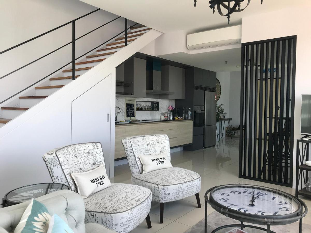 Sunrise Gurney Seaview Luxury Duplex Apartment George Town