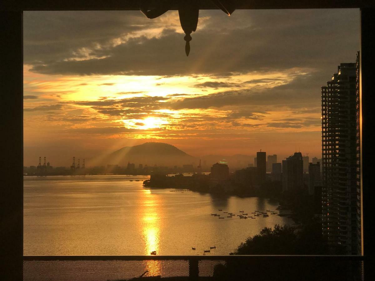 Sunrise Gurney Seaview Luxury Duplex Apartment