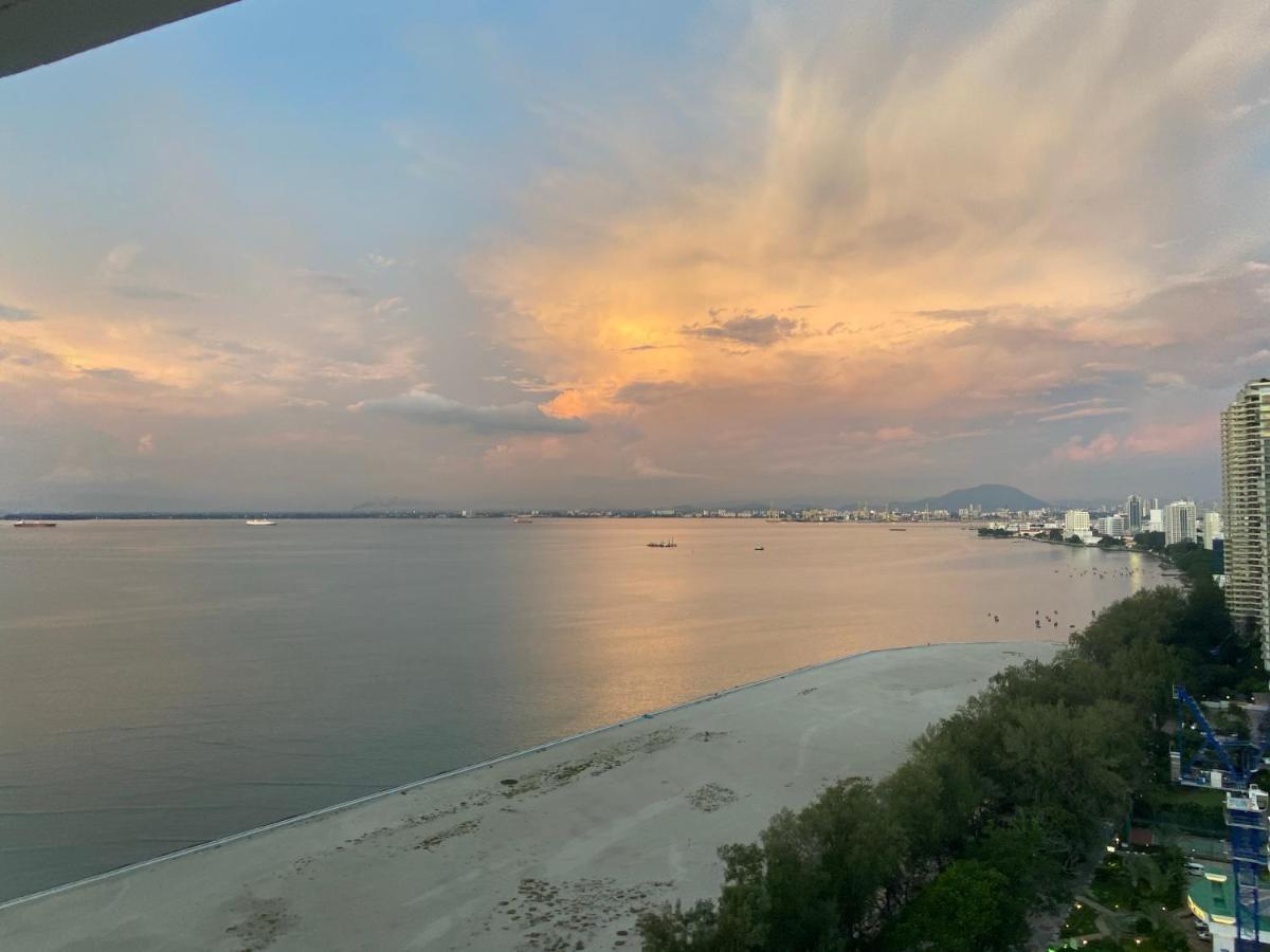 Pangsapuri Sunrise Gurney Seaview Luxury Duplex *