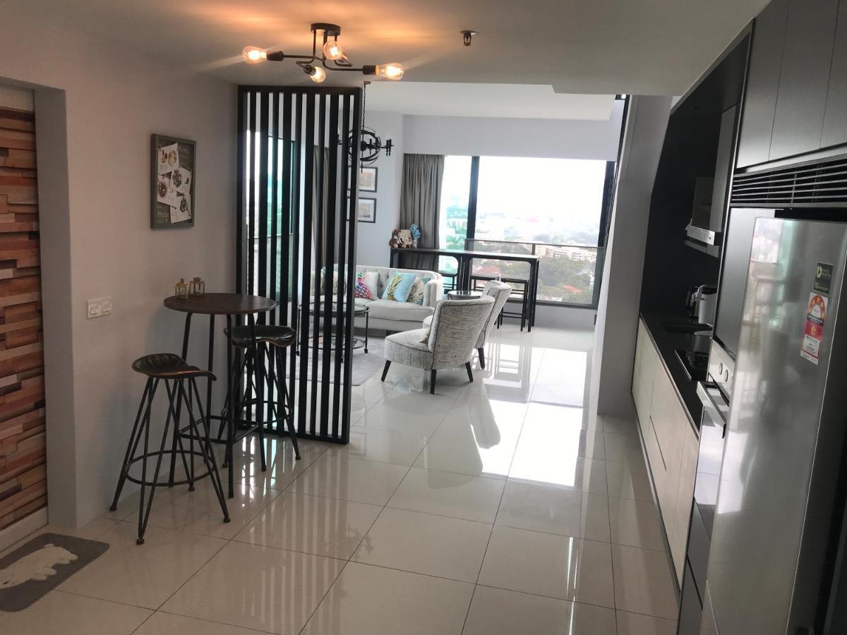 Sunrise Gurney Seaview Luxury Duplex Pangsapuri